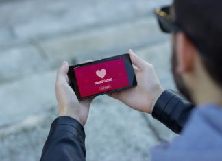 Ce intrebari sa ii adresezi unei fete pe site-urile de intalniri online