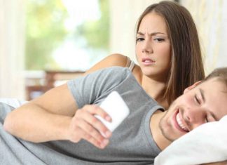 Cum o convingi sa va uitati impreuna la filme porno?
