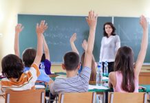 Aproape 7.800 de elevi din Bucuresti au cerut sa faca in continuare cursuri online, dupa redeschiderea totala a scolilor