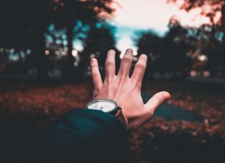 Cum iti vorbeste ghidul tau spiritual prin oglinda si orele oglinda