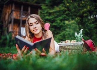 15 carti recomandate pentru adolescenti