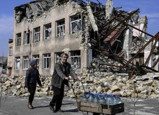 Soldatii si civilii se tem de ce urmeaza, pe masura ce Rusia castiga teren in estul Ucrainei