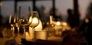 Organizează o cină privată rafinată de 8 martie: sfaturi și recomandări